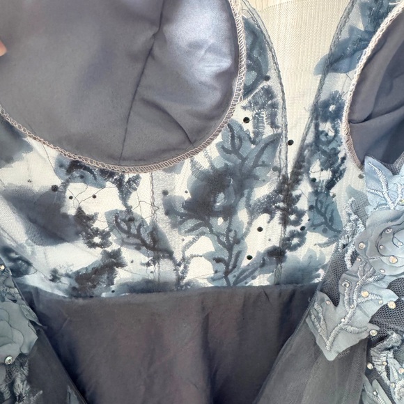 Elegant Blue Lace Evening Gown - Picture 12 of 16